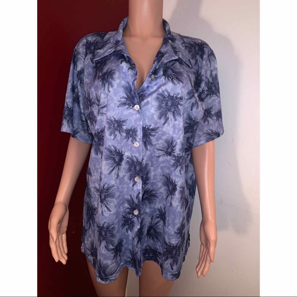 Women’s Modern Edge Floral Button Down Top